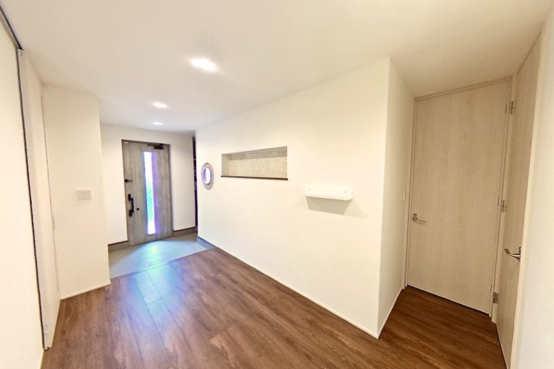 印西市草深　5LDK戸建 玄関