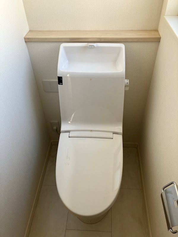 佐倉市西ユーカリが丘1丁目   ビューガーデン内・東南道路の一戸建 １階・２階ともウォシュレット付（写真は２階トイレ）