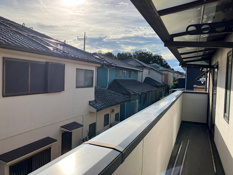佐倉市ユーカリが丘7丁目　南公園通りに面した庭のある戸建 現地写真（バルコニー）