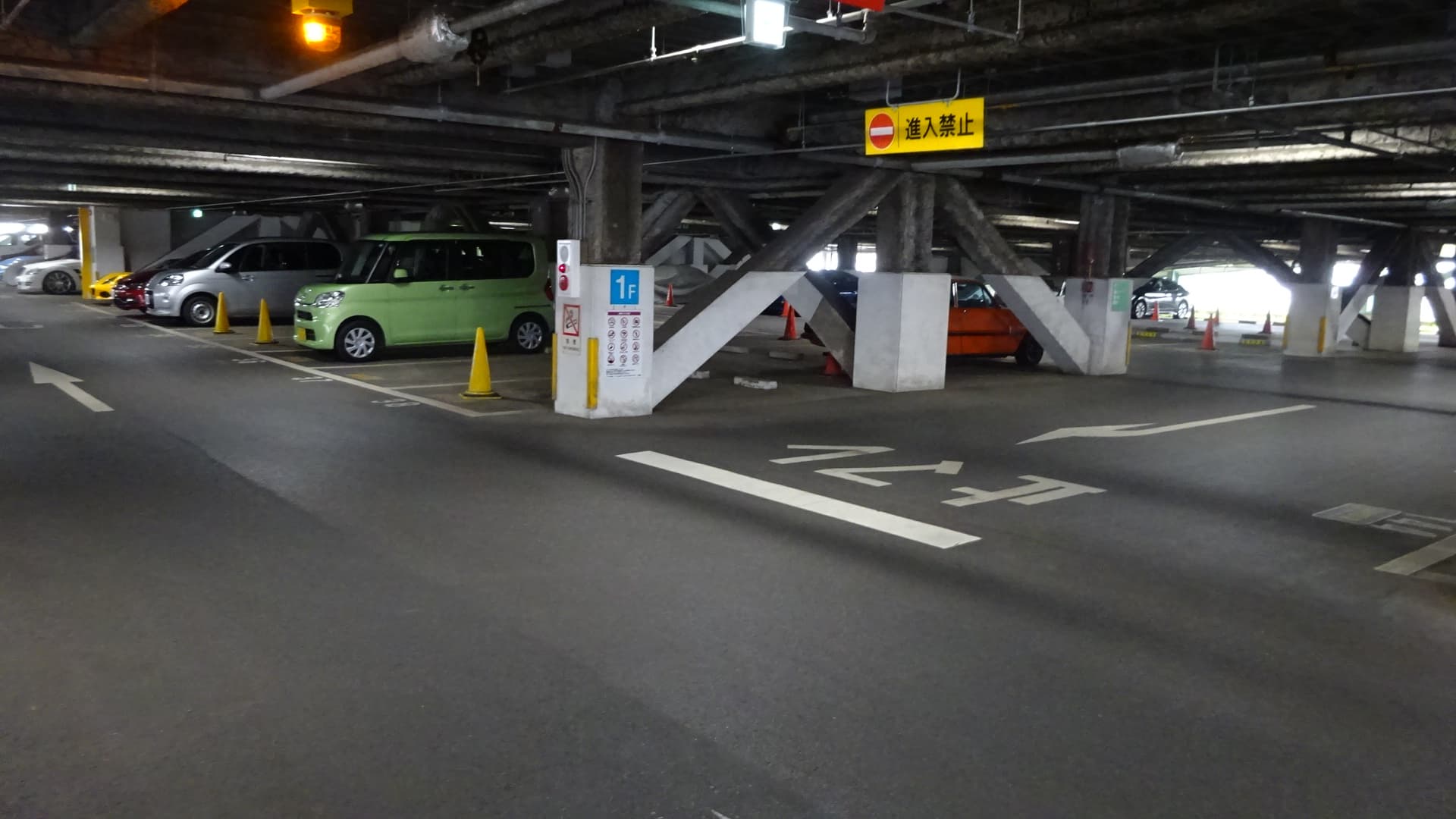 ワイパークスカイプラザモール駐車場
