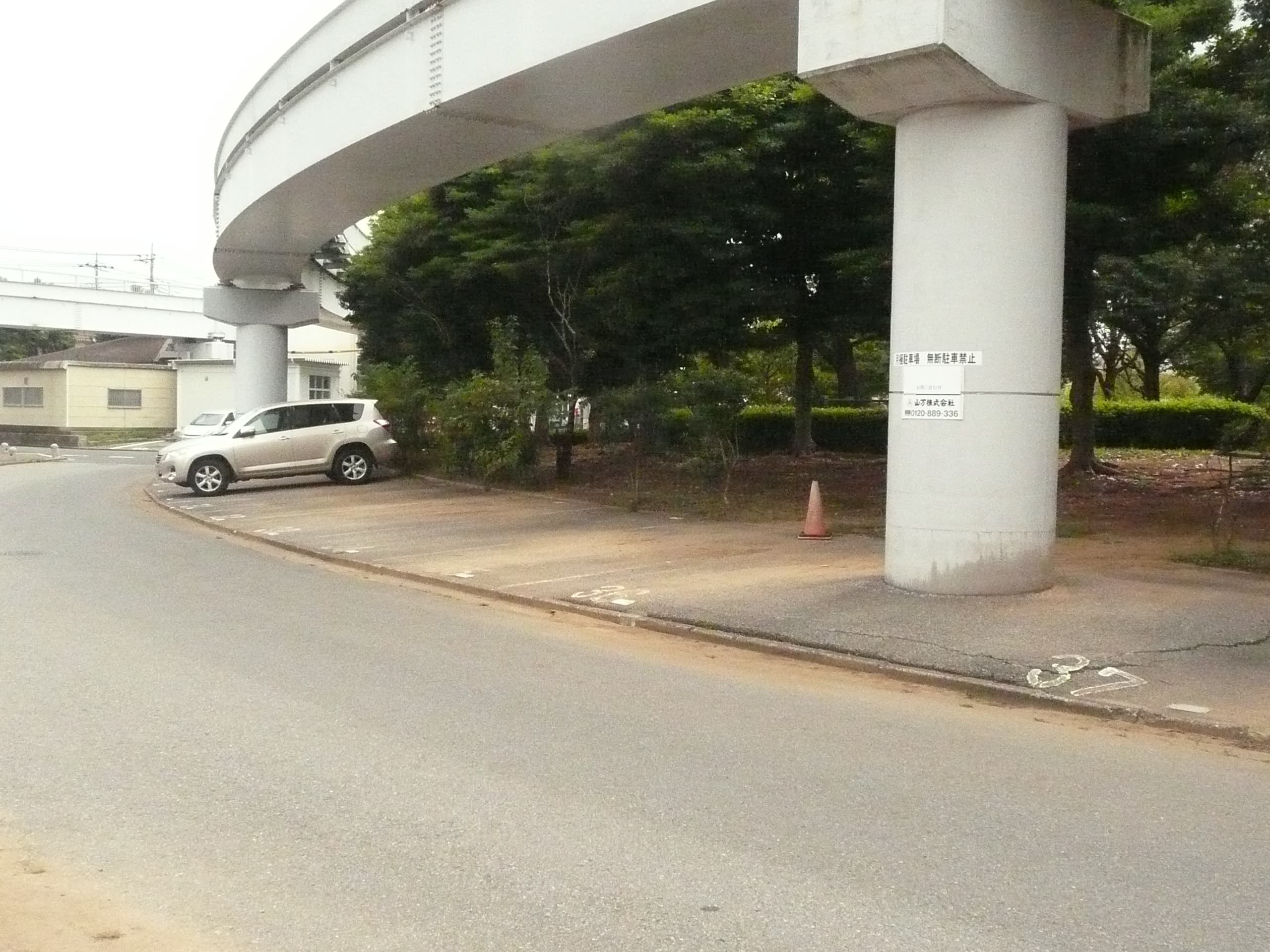 公園駅駐車場