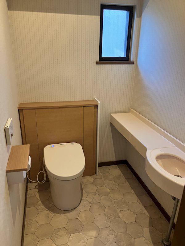 佐倉市山王１丁目　南側広々お庭の一戸建て 内観写真（トイレ）