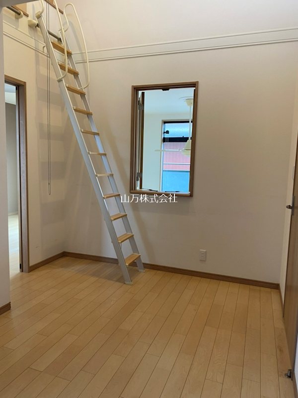 【ミライアガーデンヒルズ】分譲地内!2015年築山万注文住宅 書斎のある部屋は納戸としても活用可！