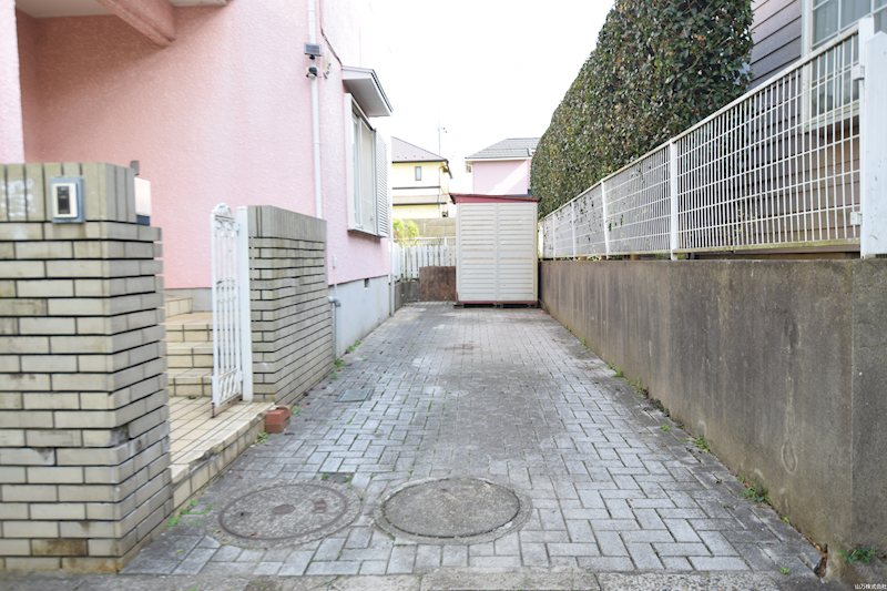 八千代市上高野　大型一戸建て 駐車場
