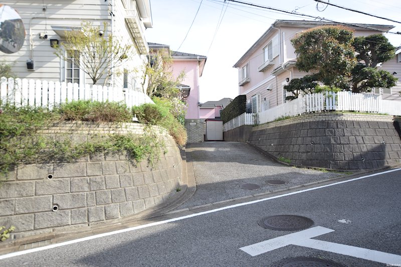 八千代市上高野　大型一戸建て 現地写真（前面道路含む現地写真）