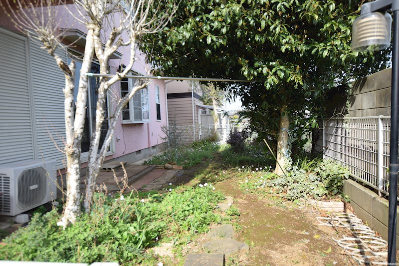 八千代市上高野　大型一戸建て 現地写真（庭）
