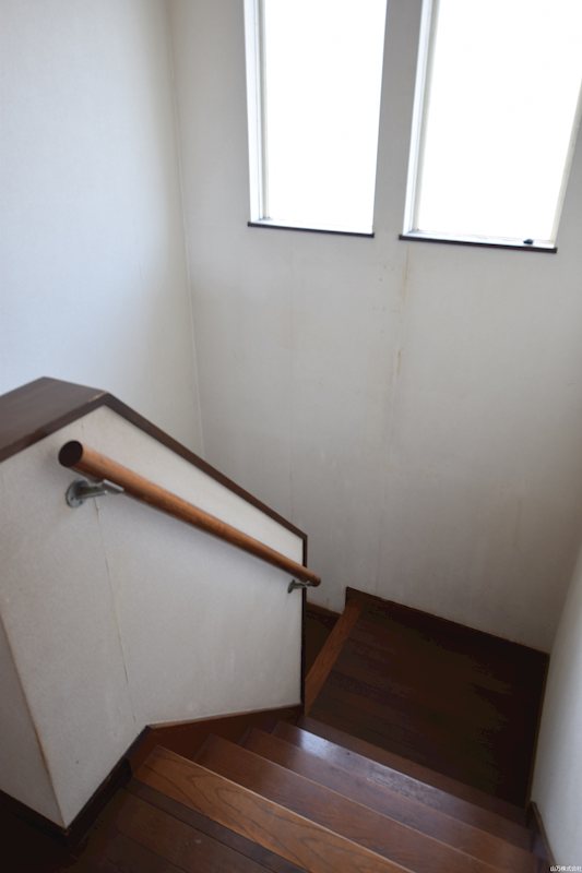 八千代市上高野　大型一戸建て 階段吹き抜け