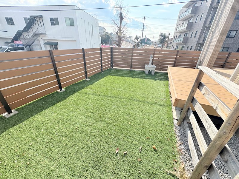 佐倉市宮ノ台1丁目　大空間LDK＆屋根付ウッドデッキがある家　のびやかに暮らす高台の日々 南面広々庭付き