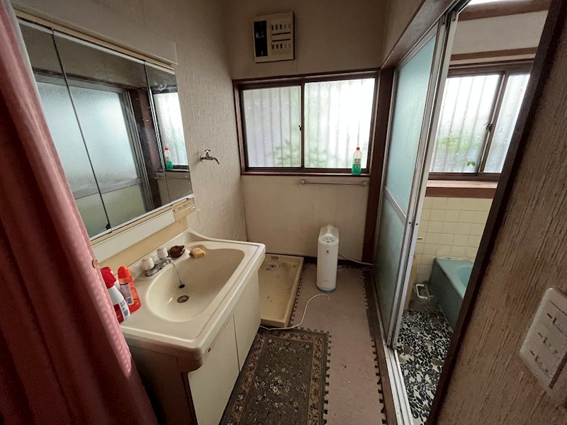 東金駅至近！中古戸建５LDK 内観写真（洗面台・洗面所）