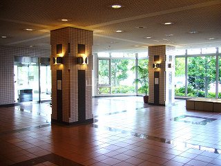 スカイプラザ・ユーカリが丘　ウエストタワー  低層階　南東角部屋住戸 共用部ロビー