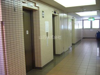 スカイプラザ・ユーカリが丘　ウエストタワー  低層階　南東角部屋住戸 エレベーターは3台ございます！