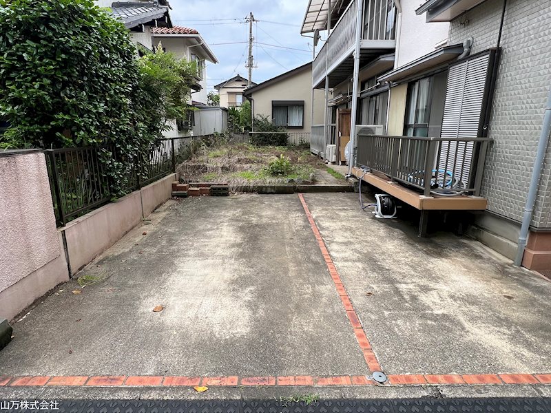ユーカリが丘1丁目 公園隣接の戸建 駐車スペース