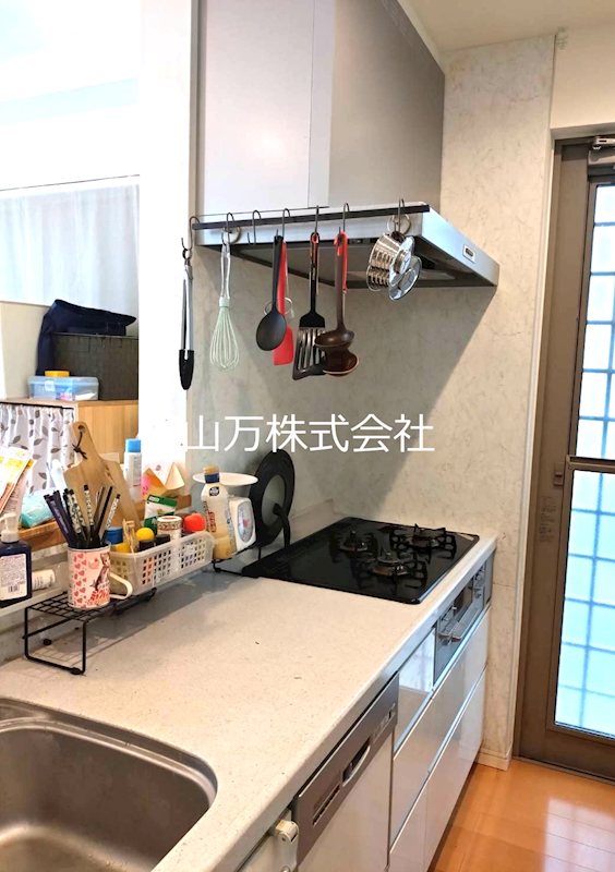 佐倉市西ユーカリが丘1丁目　住友林業施工の一戸建 LDを見渡すオープンキッチン