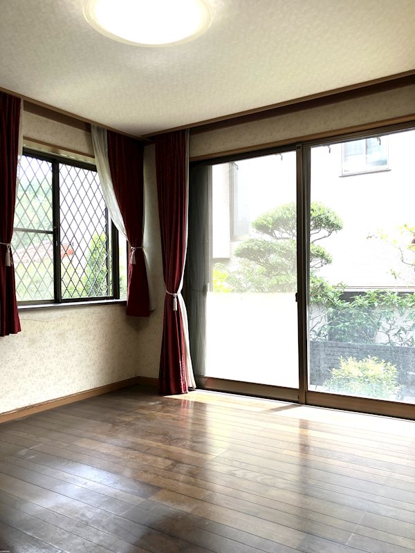 佐倉市ユーカリが丘1丁目　敷地面積60坪超の一戸建 1階リビンウは大きな窓有