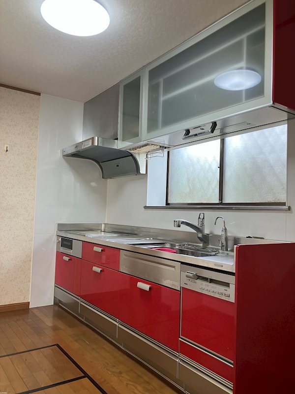 佐倉市ユーカリが丘1丁目　敷地面積60坪超の一戸建 キッチンは電動ダウンウォール・食洗器・IHなど充実