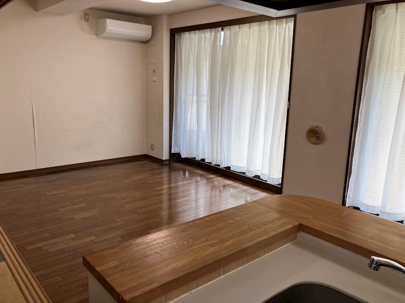 サンパーク成田弐番館　1階　専用庭付き 内観写真（リビング）