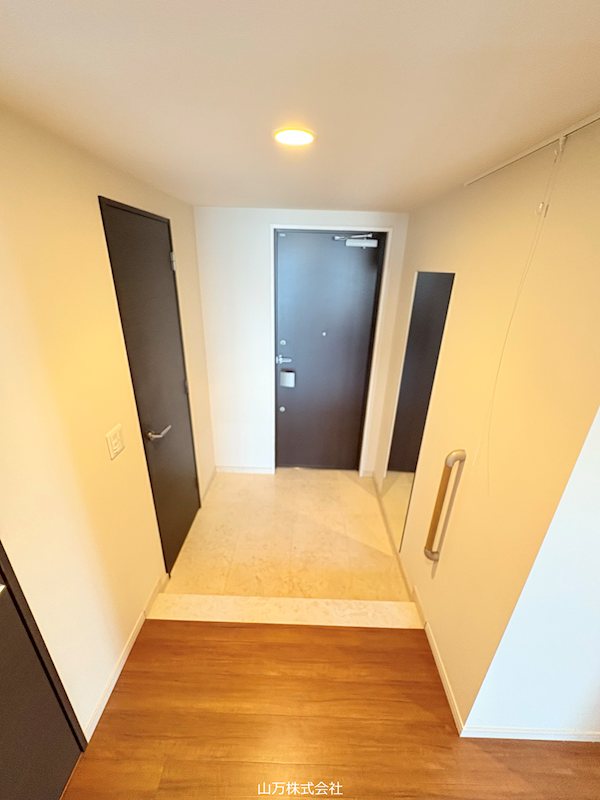 ユーカリが丘スカイプラザ・ミライアタワー　20階南西角のお部屋 SIC付玄関