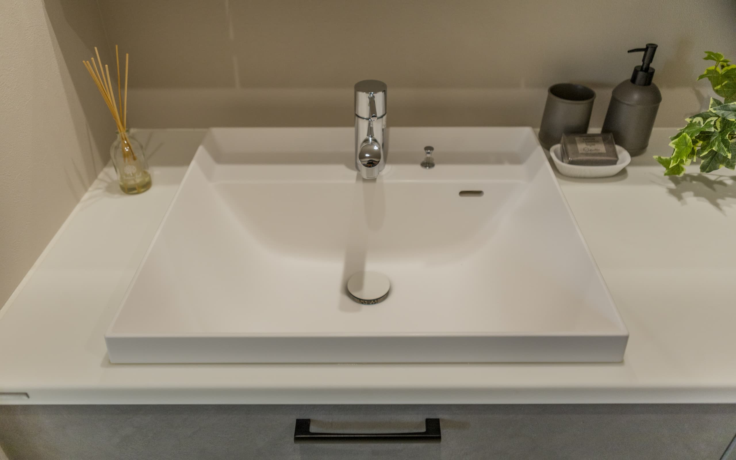 POWDER ROOM