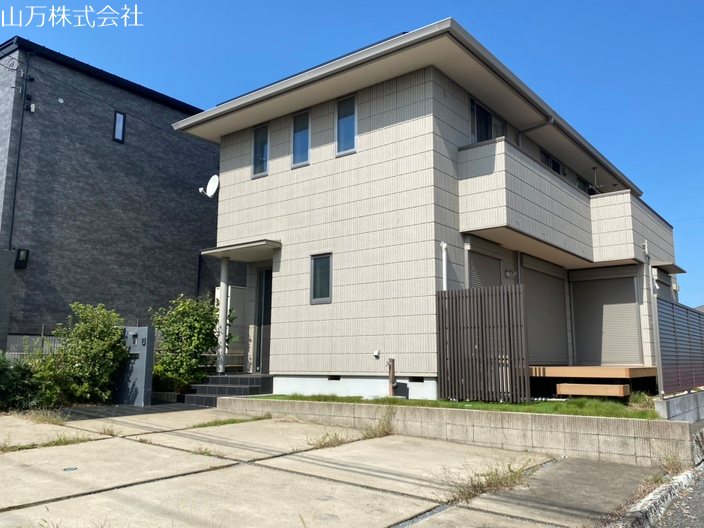 2018年9月築のヘーベルハウス注文住宅!普通車並列3台駐車も可能!