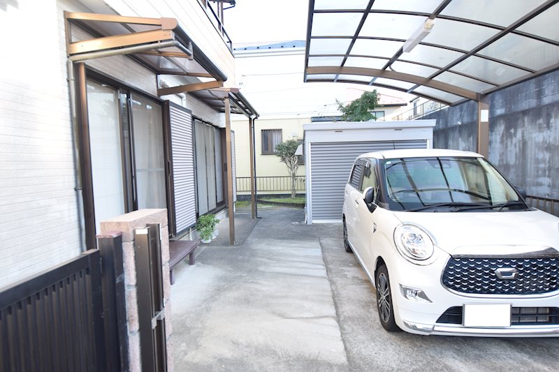 成田市囲護台【中古戸建】4LDK カーポート付、コンクリート敷で庭の手入れが不要です