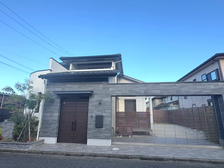カーポート1台付き!瀟洒で洗練された佇まいの外観