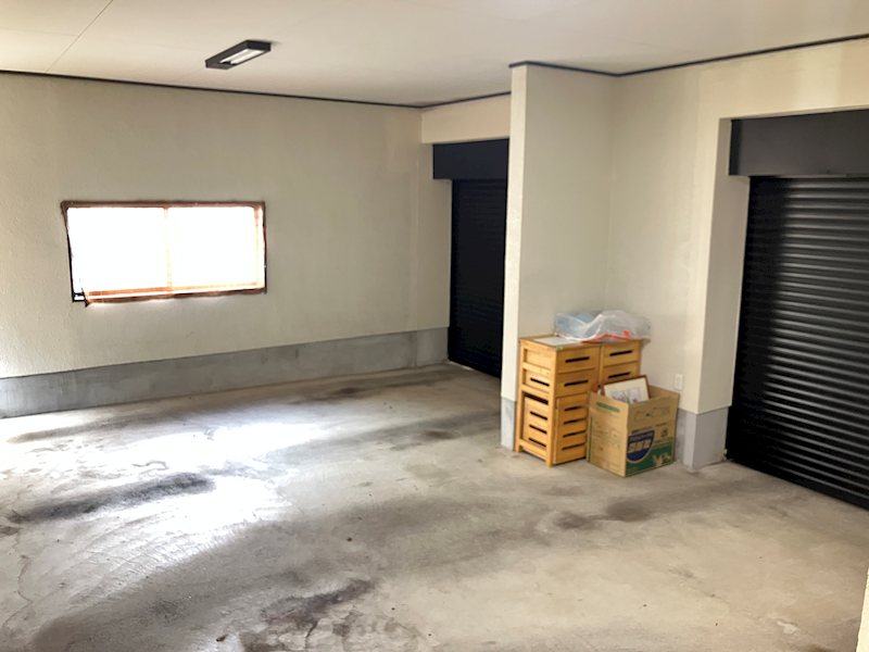 佐倉市南ユーカリが丘【駅前高級分譲地内】　注文住宅戸建 愛車を守るセキュリティ万全のリモコンシャッター付きの2台並列インナーガレージ