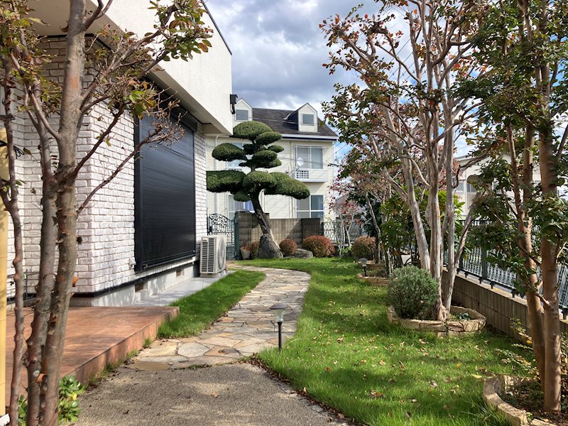 佐倉市南ユーカリが丘【駅前高級分譲地内】　注文住宅戸建 南ひなだんの高台に位置した玄関前スペース