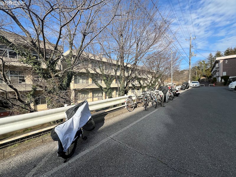 ユーカリ五番町ハイツ1号棟 共用部写真（駐車場）