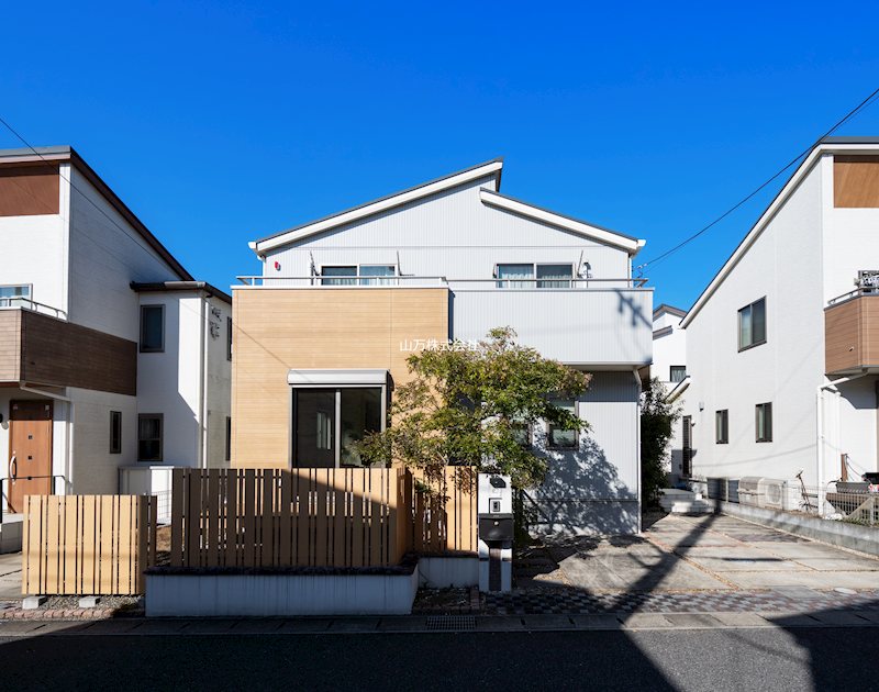 千葉県佐倉市西ユーカリが丘１丁目 【外観】普通車＋軽自動車の2台駐車が可能です。