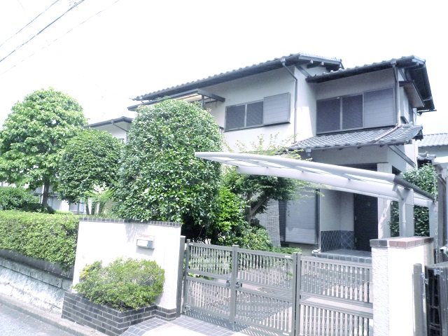 佐倉市ユーカリが丘２丁目１４－２０ 屋根付きカーポート1台駐車。4LDKリフォーム工事完了。