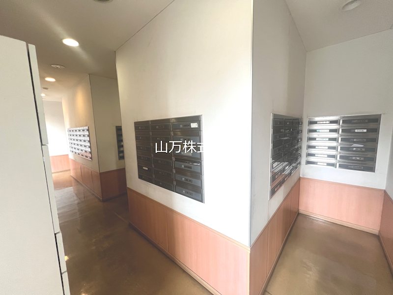 アルファグランデ八千代中央 1階集合ポスト