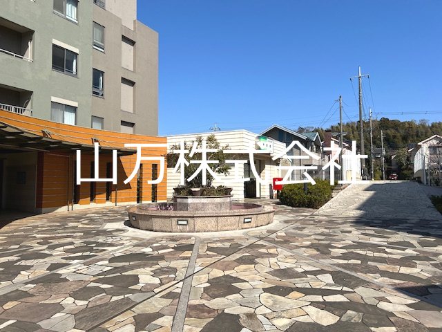 グランフォート・ユーカリが丘壱番館 井野駅とエントランス