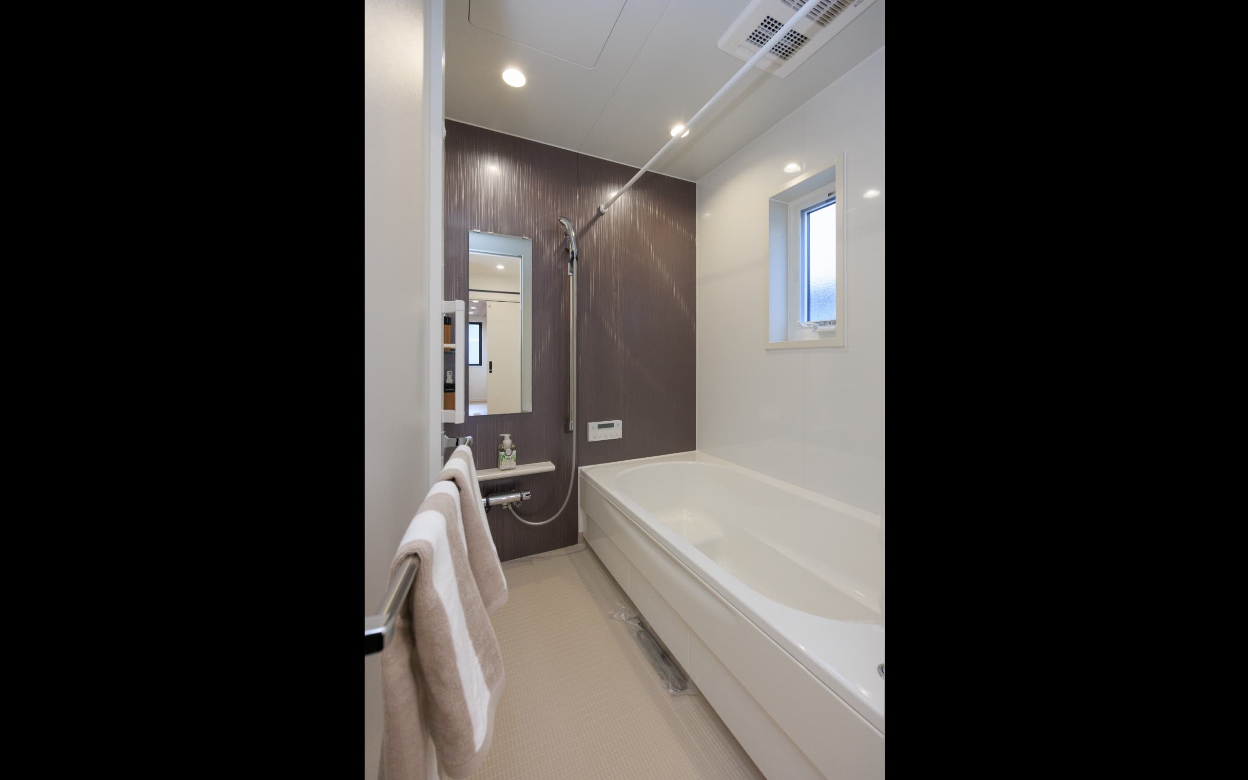 BATH ROOM