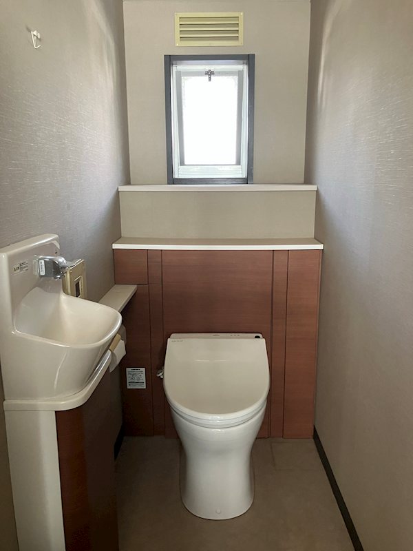 佐倉市宮ノ台2丁目　軽量鉄骨造の一戸建 1階トイレはリフォーム済