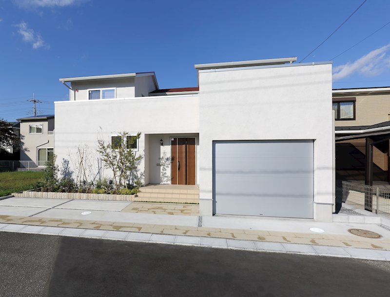 佐倉市ユーカリが丘6丁目  中庭とビルトインガレージのある贅沢な注文住宅 閑静な住宅街です。