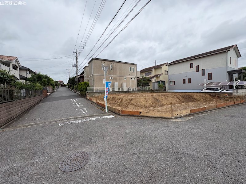 佐倉市ユーカリが丘2丁目　６M公道角地　建築条件なし売地　更地済 6M公道