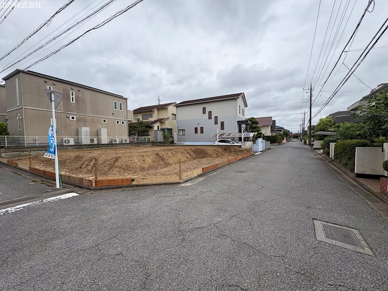 佐倉市ユーカリが丘2丁目　６M公道角地　建築条件なし売地　更地済 公園駅徒歩３分