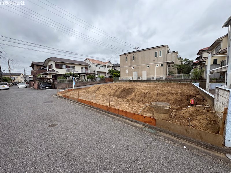佐倉市ユーカリが丘2丁目　６M公道角地　建築条件なし売地　更地済 前面６M道路