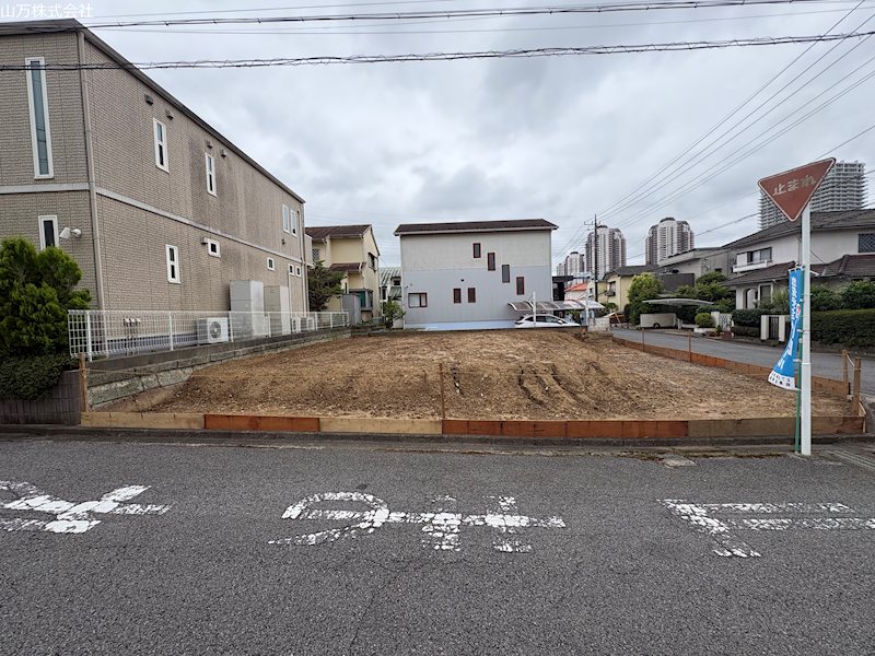 佐倉市ユーカリが丘2丁目　６M公道角地　建築条件なし売地　更地済 更地済